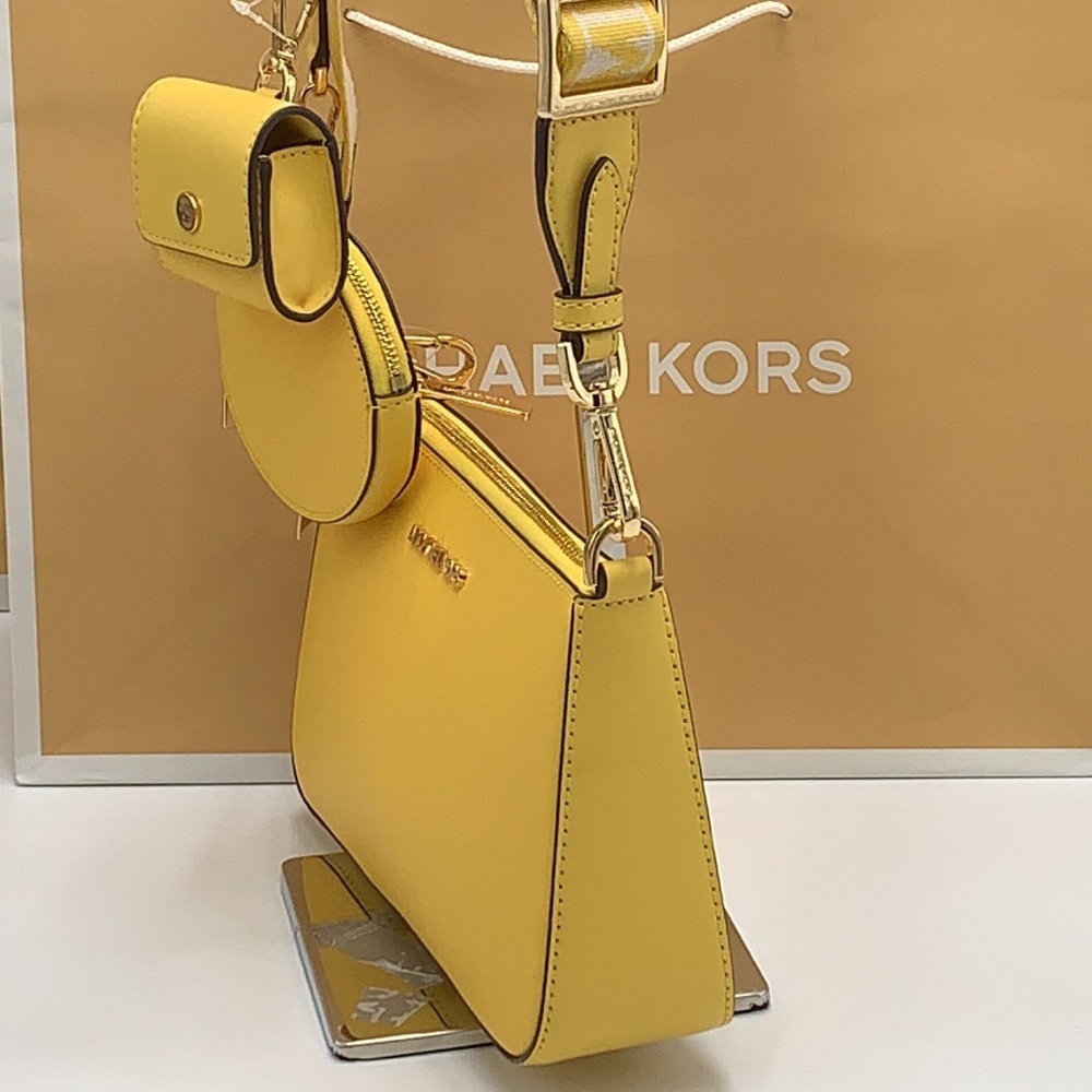 MICHAEL KORS JET SET TRAVEL SMALL
SHOULDER CROSSBODY BAG WITH TECH ATTCH AIRPOD - Picture 7 of 16